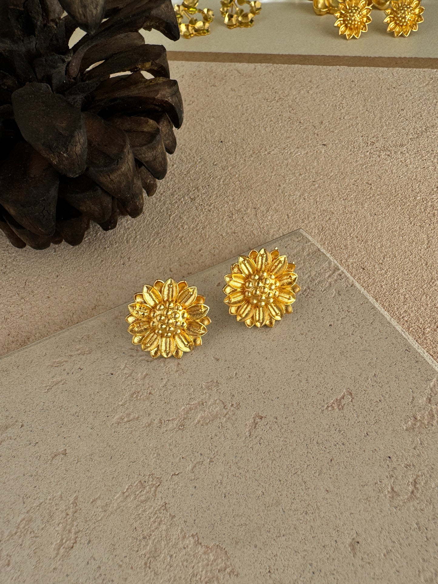 Shadow flower earring