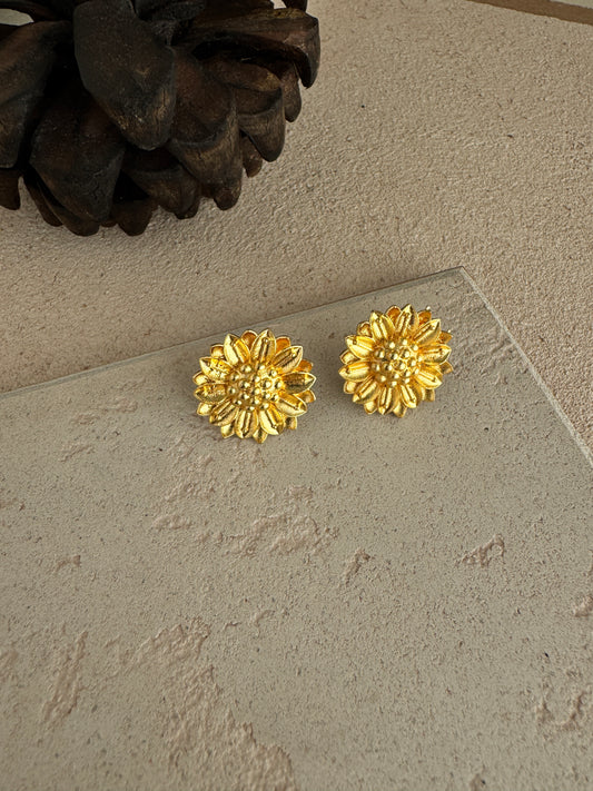 Shadow flower earring